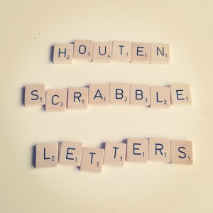 Houten scrabble letters